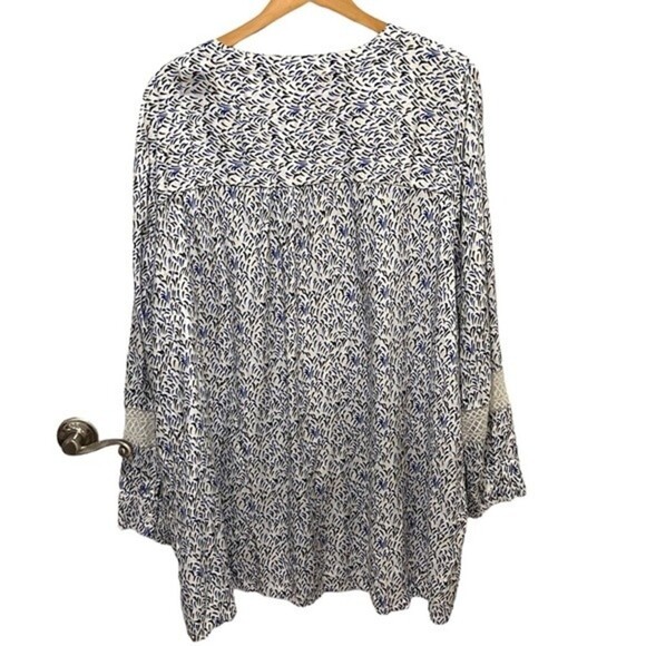 Lane Bryant V neck button down long sleeve blouse size 26/28 - Picture 2 of 9